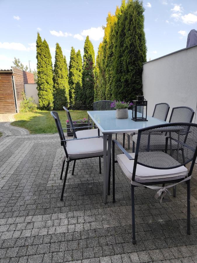Dom Dabrowka Poznan Apartment Paledzie Exterior photo